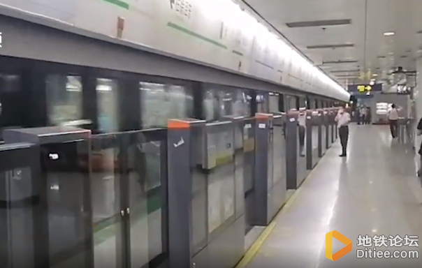 上海部分地铁站台加高安全门：比旧款门高了35厘米