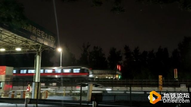 昨夜北京地铁1号线列车首次通过双桥