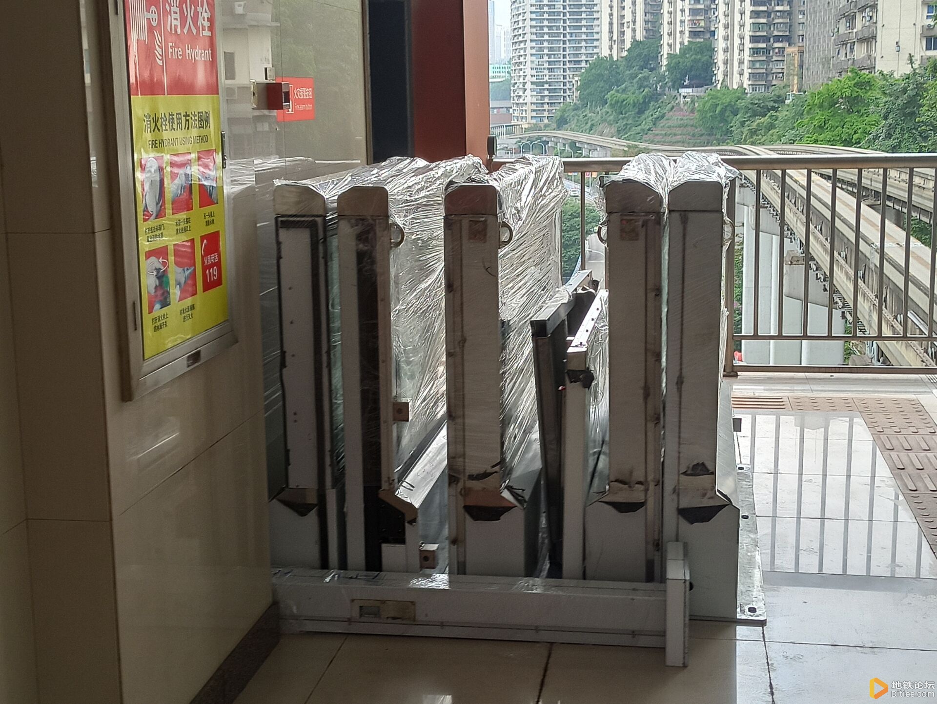 重庆轨道交通2号线安全门扩编改造25号正式开工