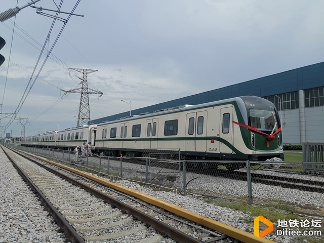 广州地铁7号线西延段首列列车抵达大洲车辆段