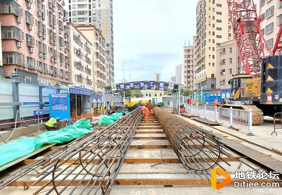 深圳地铁12号线二期项目西环路站首幅地连墙顺利吊装入槽