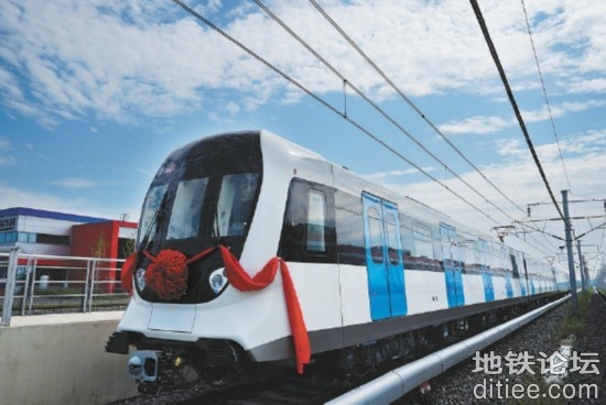 北京地铁11号线西段首列车下线 冬奥支线将跑智慧"冰雪列车"