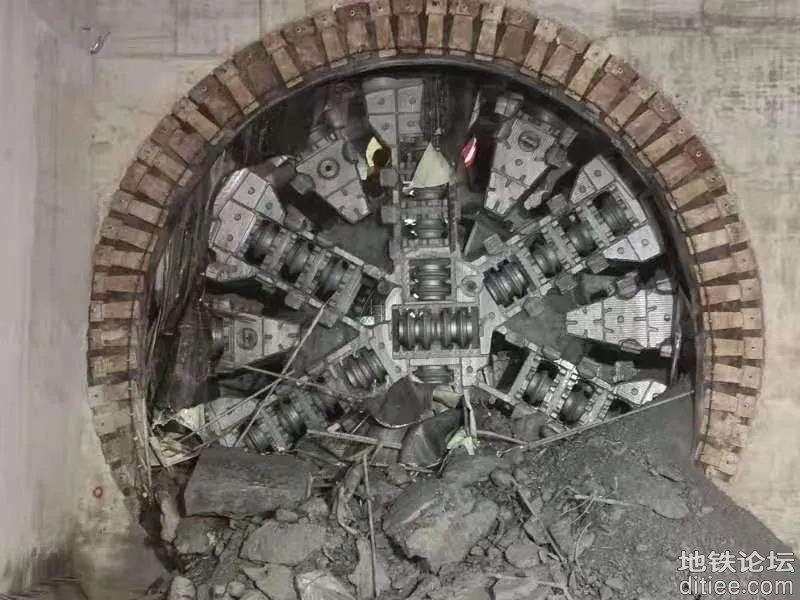 深圳地铁14号线清布区间右线盾构顺利贯通