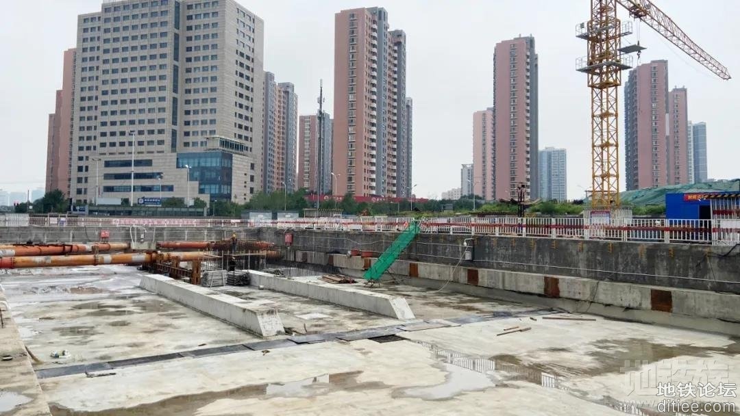 北京地铁17号线太阳宫站 主体结构封顶