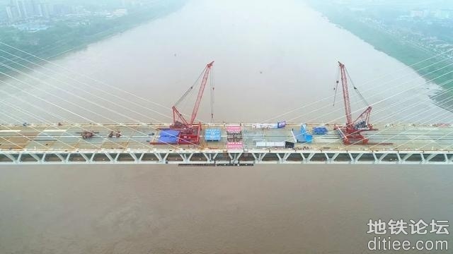 重庆白居寺长江大桥合龙，创造又一世界之最