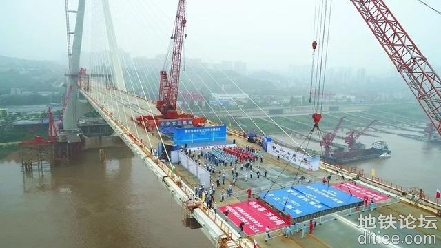 重庆白居寺长江大桥合龙，创造又一世界之最