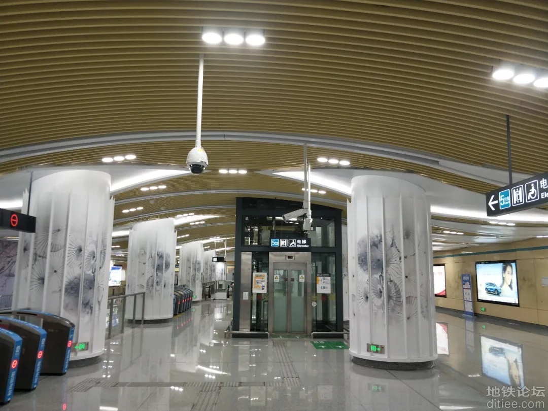 杭州地铁10号线热滑成功