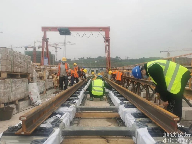 重庆地铁9号线二期工程正式进入铺轨阶段