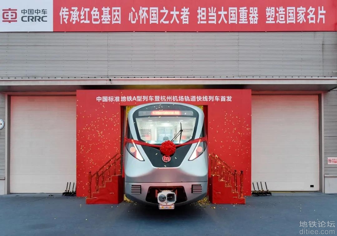 行李架，无线充电！杭州地铁“喜提”机场轨道快线首列车