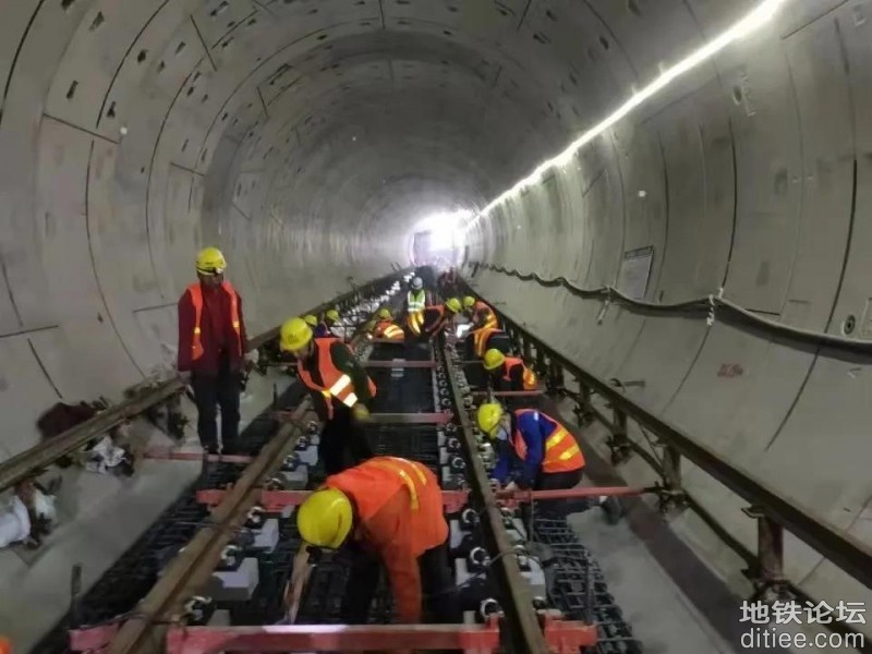 青岛地铁4号线董家下庄至大河东段开始铺轨