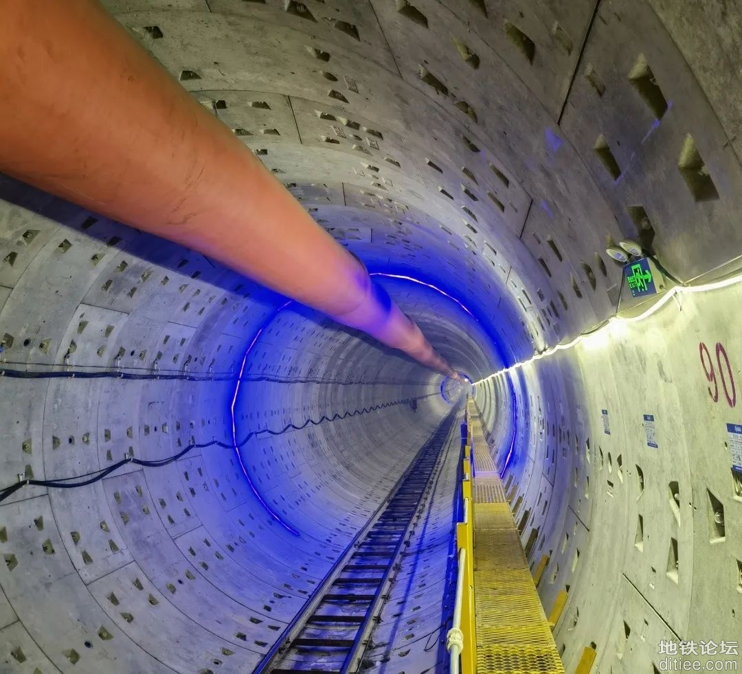 地铁6号线全线首个区间隧道双线贯通