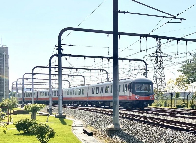 广州地铁3号线东延段首列车提前“到货”
