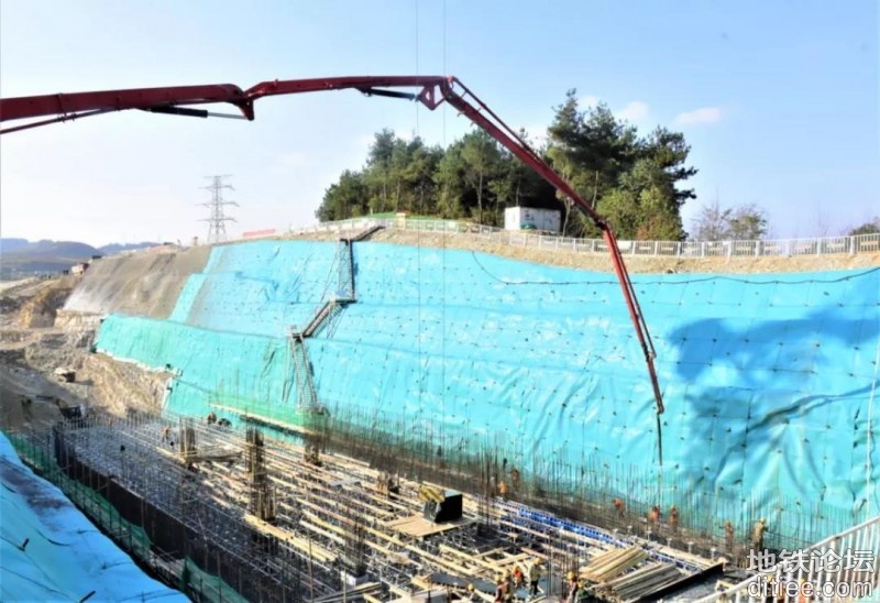 贵阳地铁S1线皂角坝车站首段侧墙浇筑完成