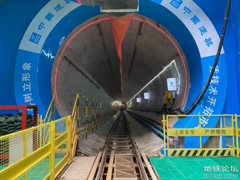 深圳地铁13号线二期（北延）工程下公区间首条单线隧道贯通
