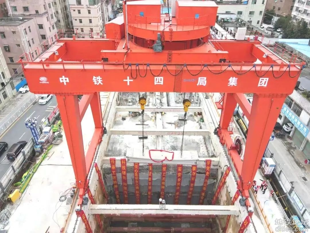 深圳3号线东延段坪西站开始拼装施工