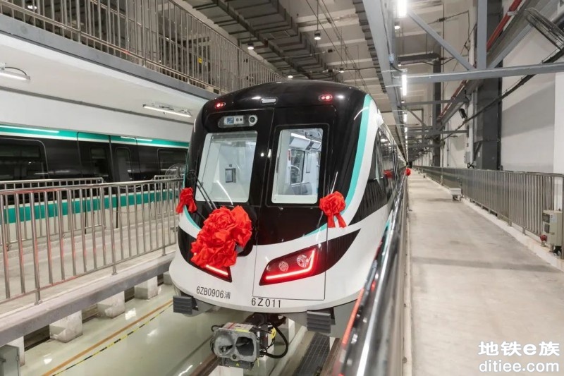 深圳地铁6号线支线首列车到达长圳车辆段