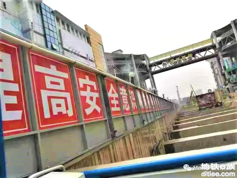 广州地铁十一号线燕岗站、五凤站建设迎新进展