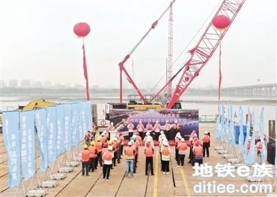 天津地铁Z4线跨永定新河大桥首根工程桩开钻