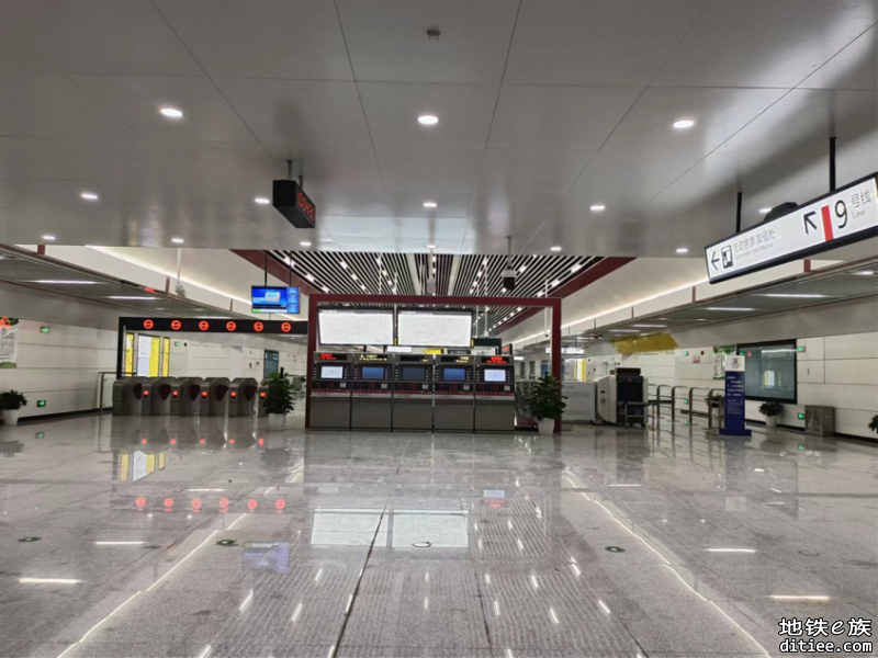 重庆地铁9号线宝圣湖站28日开通