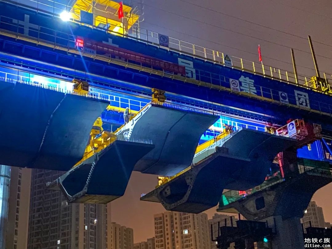 重庆18号线金鳌山站-跳磴站区间桥梁完成架设