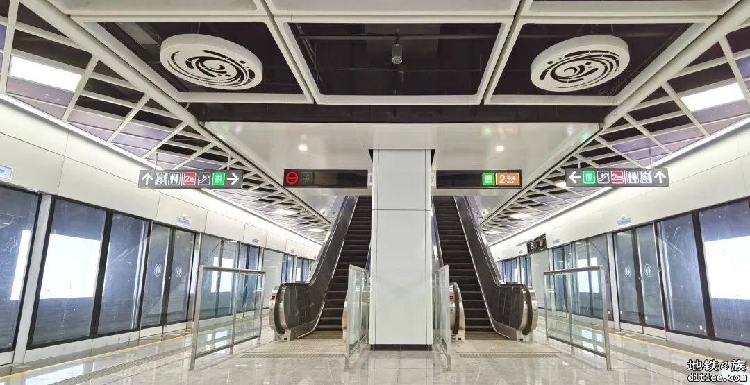 深圳地铁12号线海上世界站“鲸”艳预览