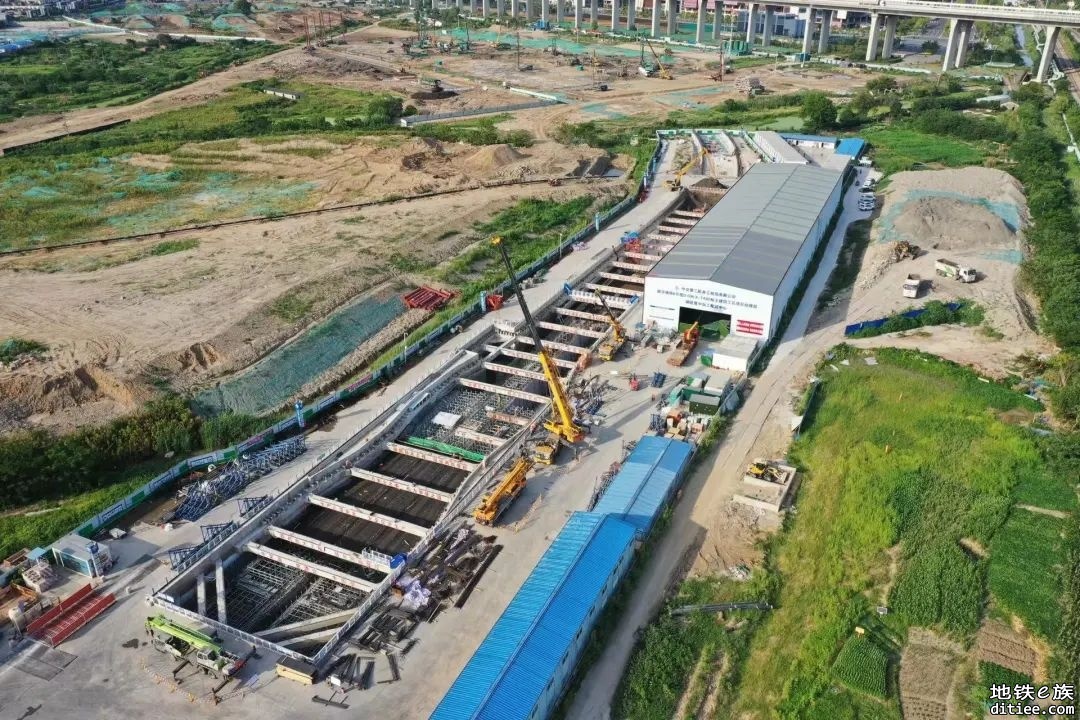 南京地铁6号线项目栖霞山出入段线完成首块顶板浇筑