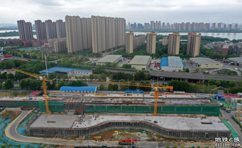 武汉地铁5号线二期全线车站主体结构封顶