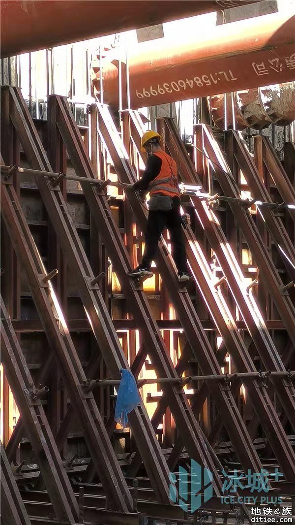 视频:中秋，4200名哈尔滨地铁3号线建设者坚守一线