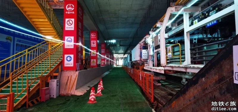 武汉地铁12号线江北段首台盾构机始发