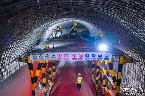 重庆地铁27号线缙云山隧道出口进入主洞施工