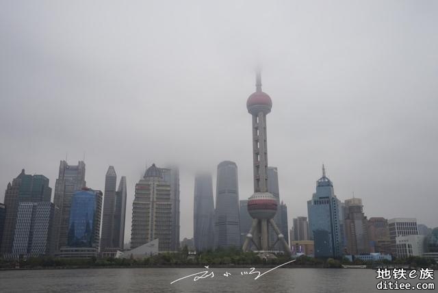 上海不再全面禁止“路边摊”：满足烟火气的需要！