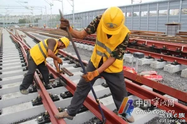 宁波枢纽庄桥至宁波段增建三四线工程正式铺轨