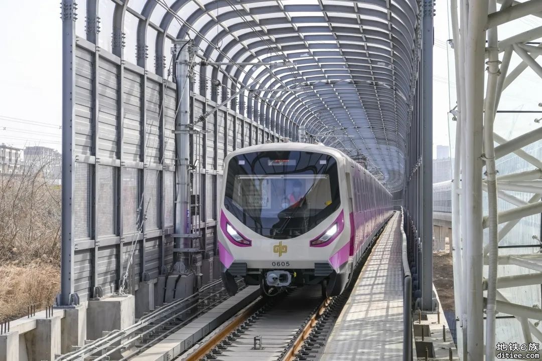 “6”光溢彩 活力无限 郑州地铁6号线一期首通段开通运营