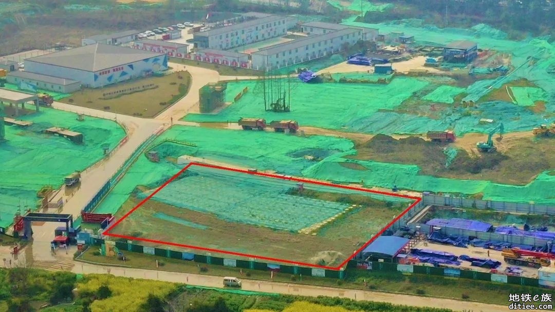 成都30号线项目顺利完成全线首个土建区域铺轨基地移交