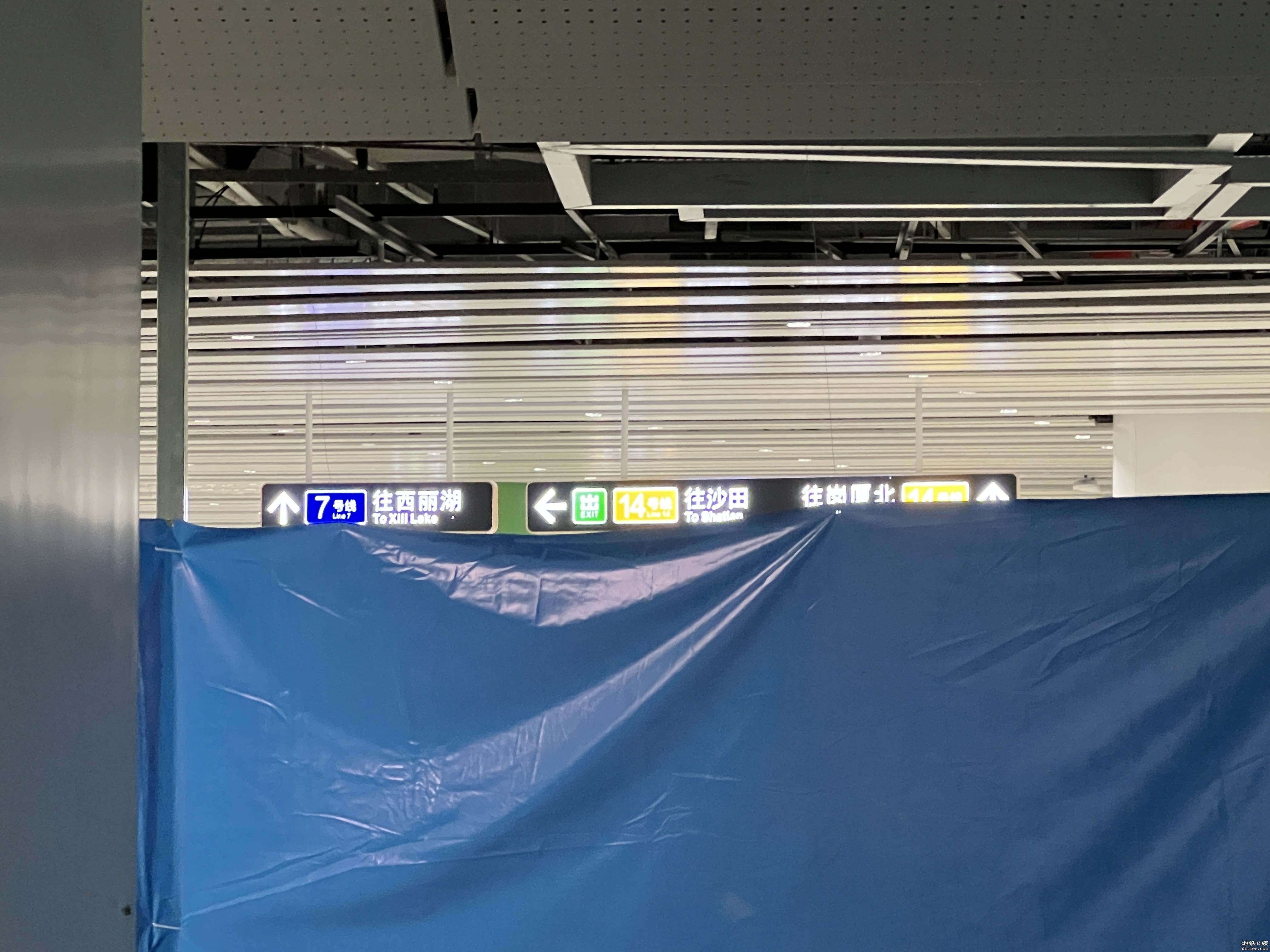 深圳地铁7号线黄木岗站拆除围挡（换成一块布）