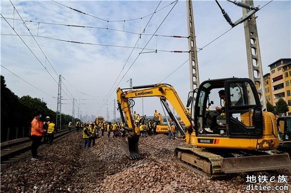 郑州中车四方专用铁路工程拨接施工顺利完工