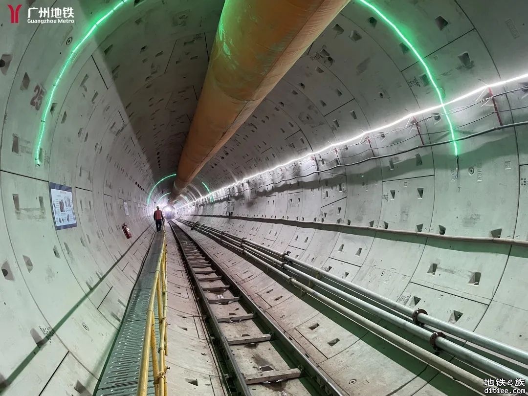 广州地铁11号线三隧道贯通