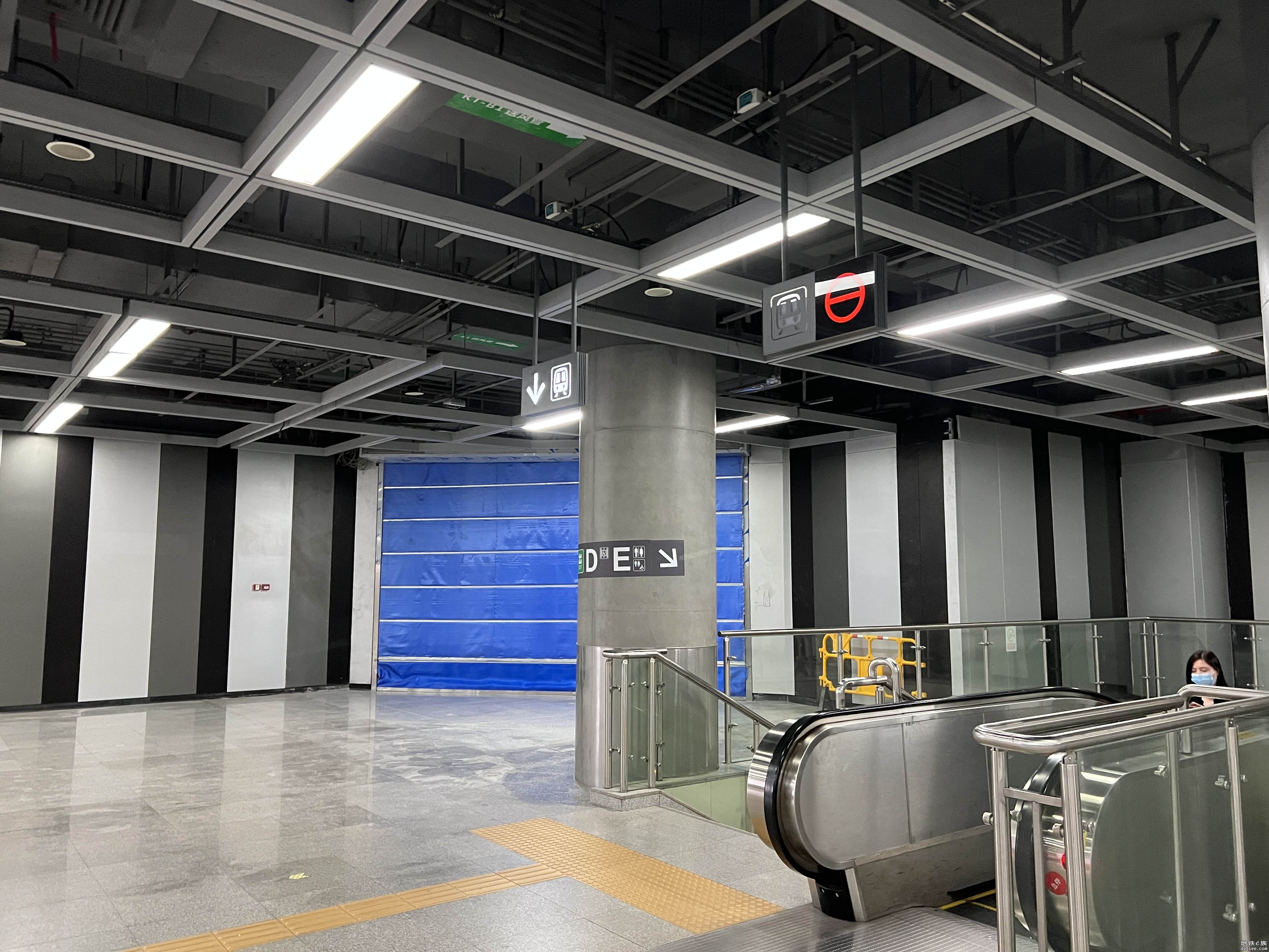 深圳地铁12号线南山，桃园站拆除围挡