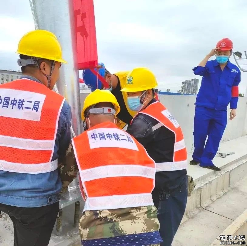 决战决胜四季度：东莞地铁1号线接触网第一杆成功组立！！