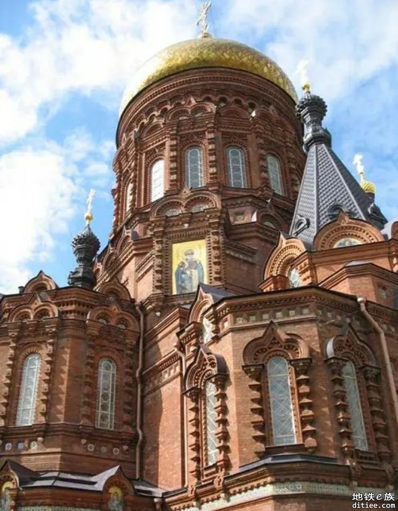 哈尔滨圣索菲亚教堂和她的三胞胎姐妹教堂