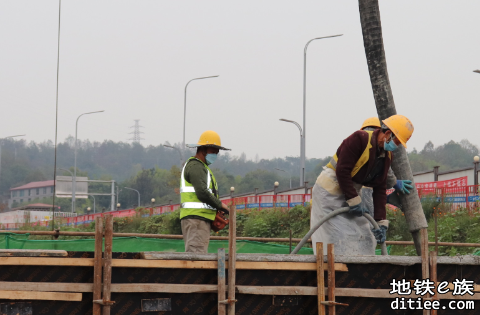 重庆地铁24号线茶涪路站首段结构封顶