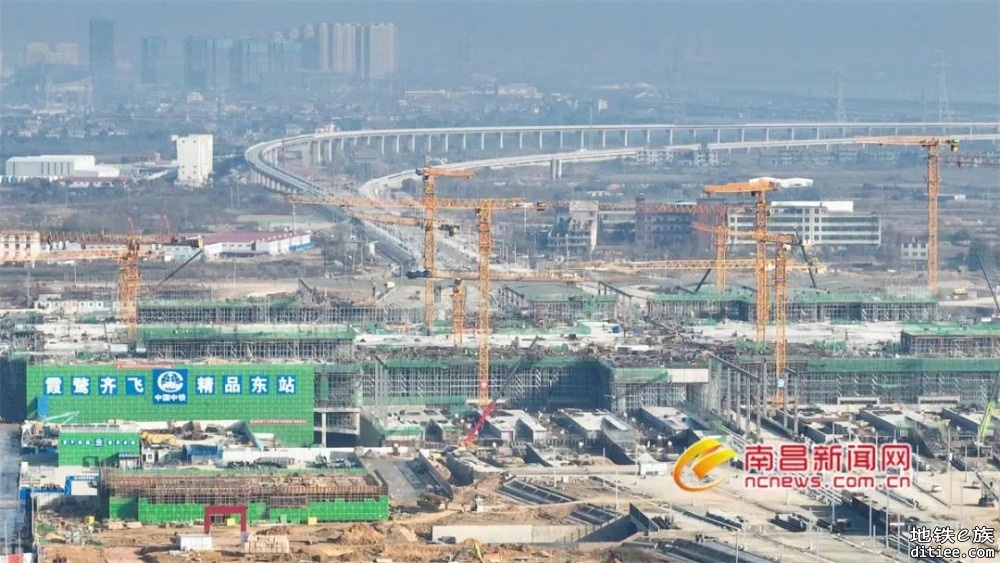 南昌东站主体结构封顶，明年底将通车运营
