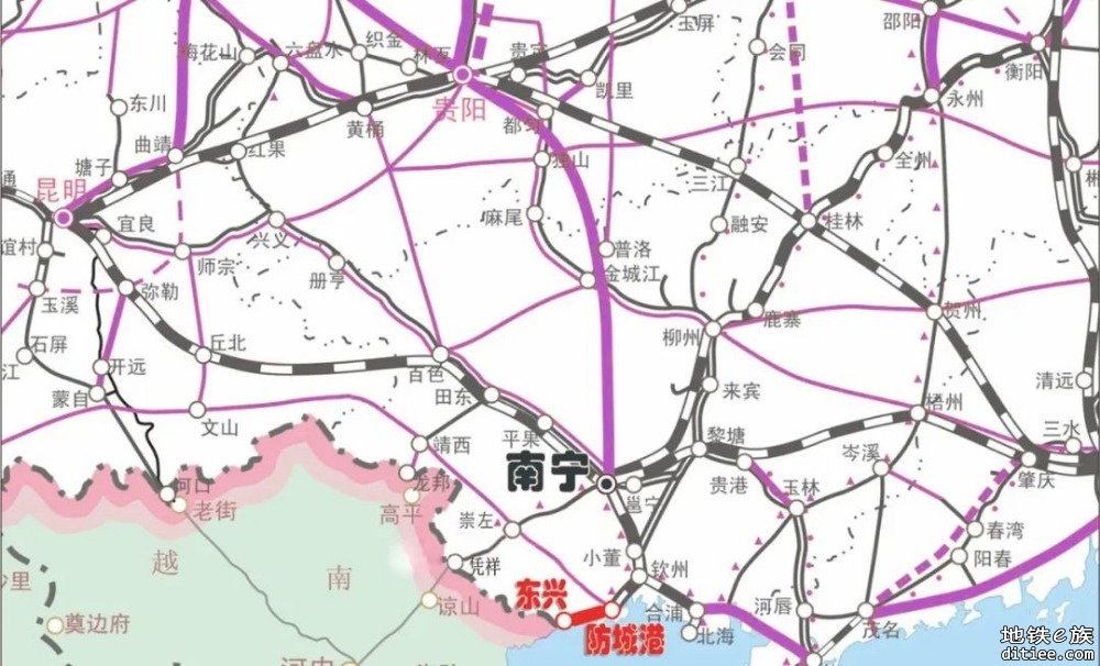 防东铁路西湾跨海特大桥首榀箱梁成功架设，明年底有望开通