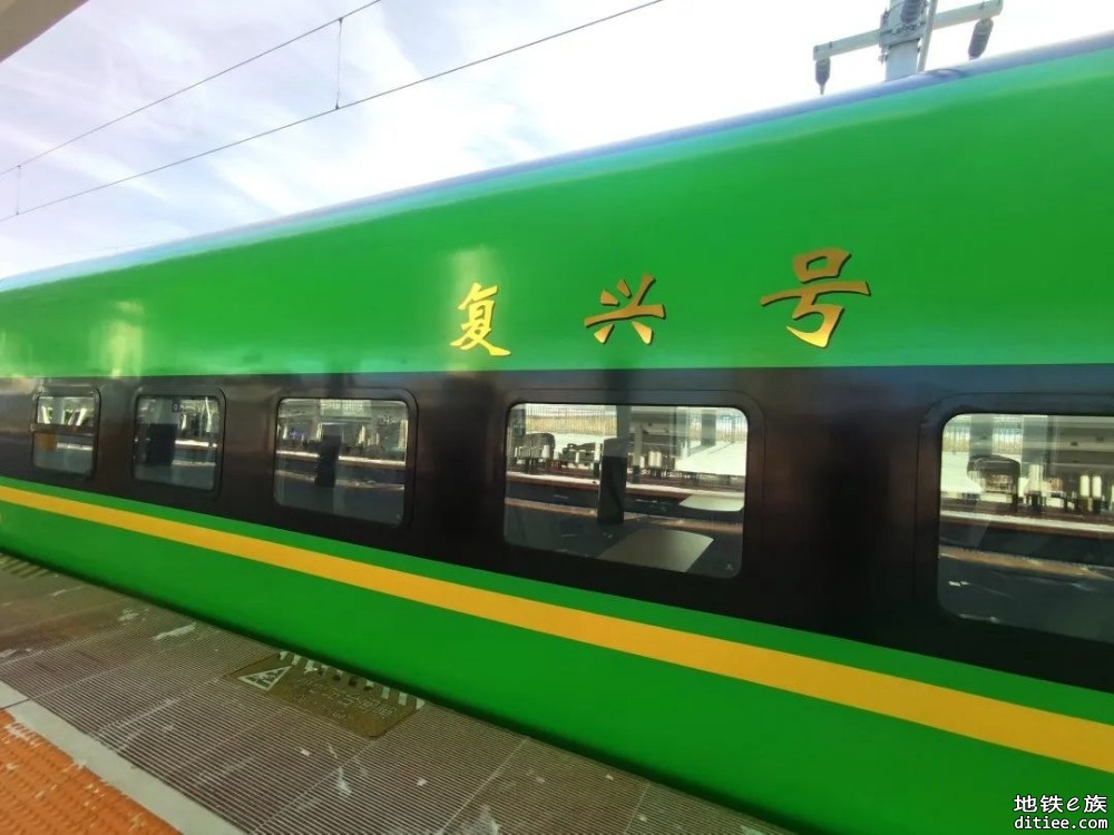 鹤岗铁路正式通车！“绿巨人”首次驶入黑龙江