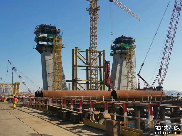 S3线永宁大桥全面进入墩柱及上构施工，完成水中钢套箱下放