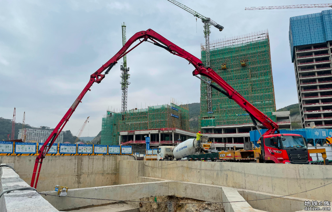 深圳地铁8号线三期小梅沙站后明挖区间主体结构顺利封顶