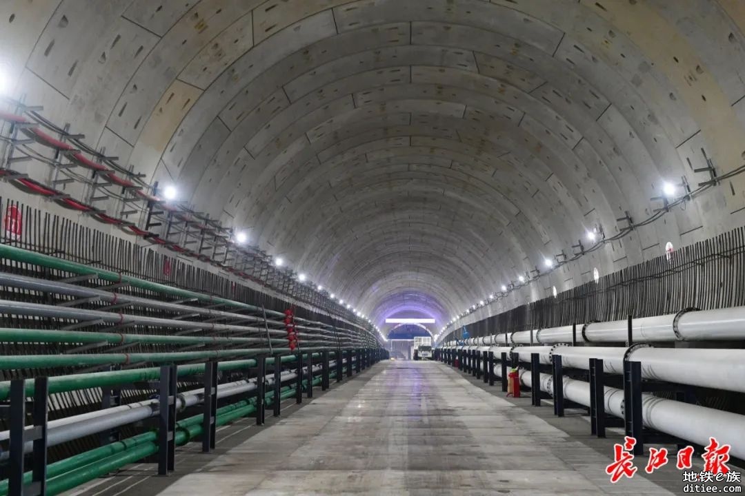 武汉地铁12号线“贪吃蛇”每天掘进15米