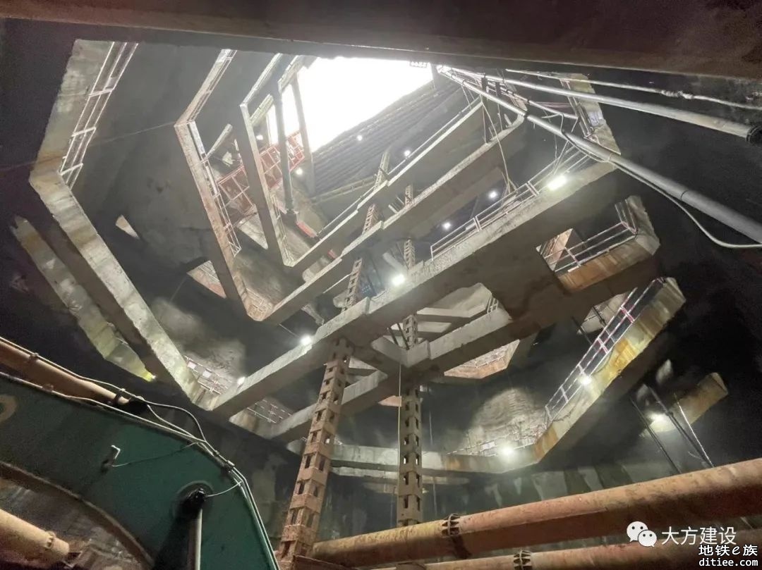 成都地铁17号线二期城隍庙站主体土石方开挖外运顺利完工！