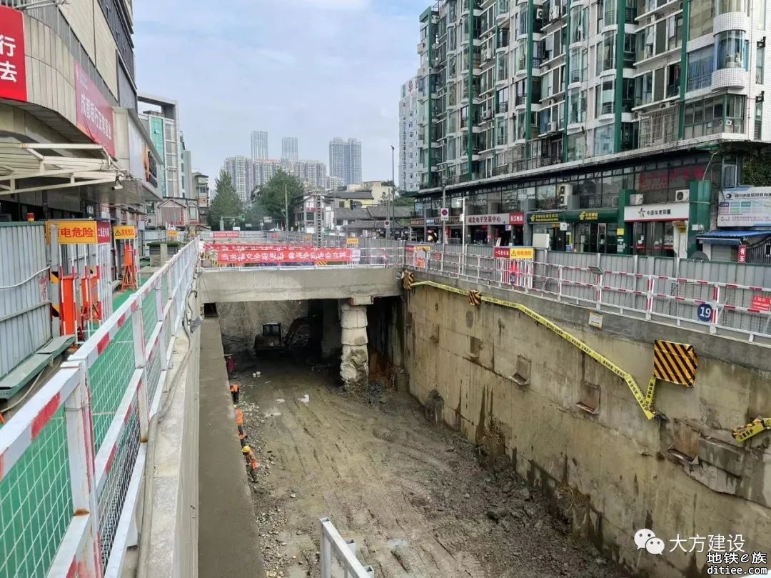 成都地铁17号线二期城隍庙站主体土石方开挖外运顺利完工！