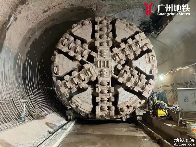 广州11号线南石路至燕岗区间隧道双线贯通